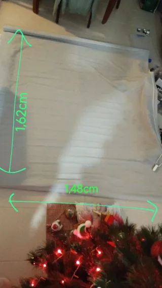 Cortina enrollable gris y blanca