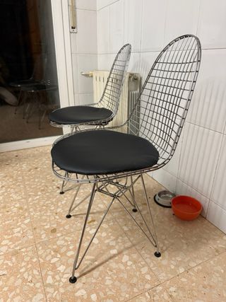 Sillas de deiseño acero inoxidable con cojín negro