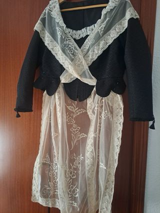 Corpiño negro y manteletas de fallera
