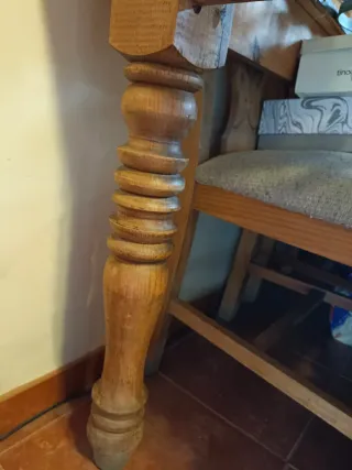 Mesa madera rústica y 6 sillas talladas