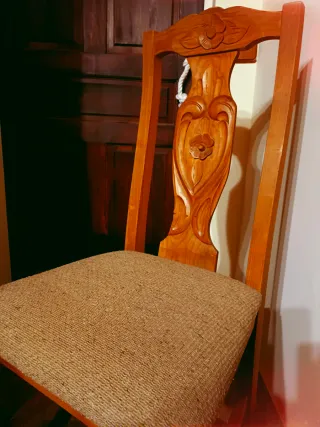 Mesa madera rústica y 6 sillas talladas