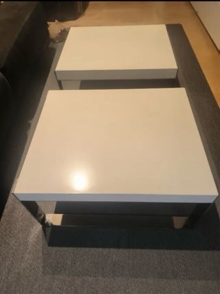 Tavoli da salotto bianchi e argentati