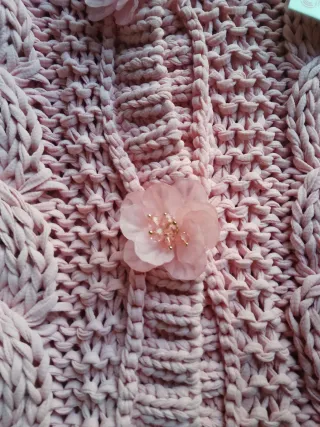 Chaleco de punto Zara rosa con flores