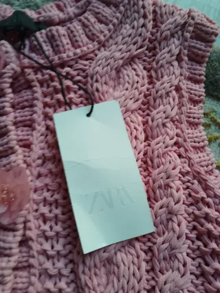 Chaleco de punto Zara rosa con flores