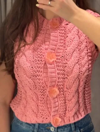Chaleco de punto Zara rosa con flores