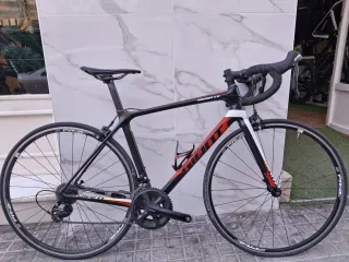 Bicicleta de carretera en buen estado