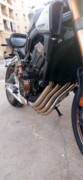 HONDA CB650R E-Clutch (CON 482 km)