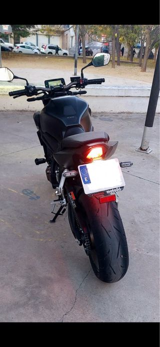 HONDA CB650R E-Clutch (CON 482 km)