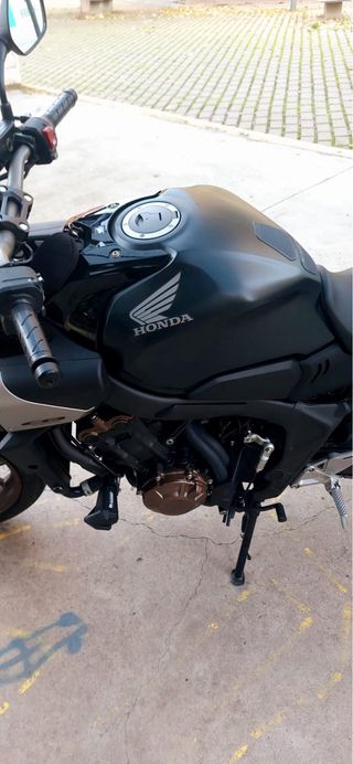 HONDA CB650R E-Clutch (CON 482 km)