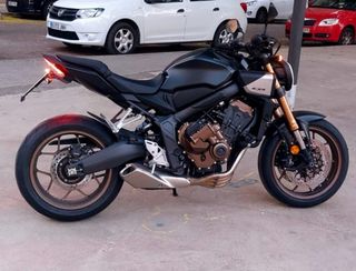 HONDA CB650R E-Clutch (CON 482 km)