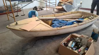 Bote de vela de plástico y madera