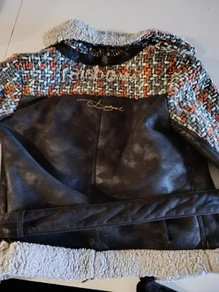 Abrigo desigual mujer negro y naranja