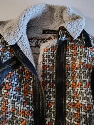 Abrigo desigual mujer negro y naranja