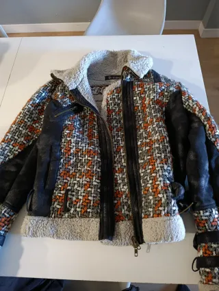 Abrigo desigual mujer negro y naranja