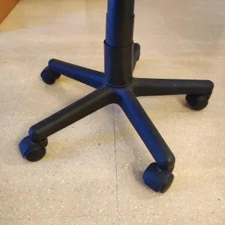 Silla de escritorio infantil roja y negra