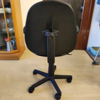 Silla de escritorio infantil roja y negra