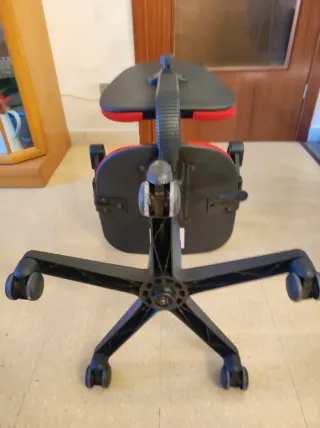 Silla de escritorio infantil roja y negra