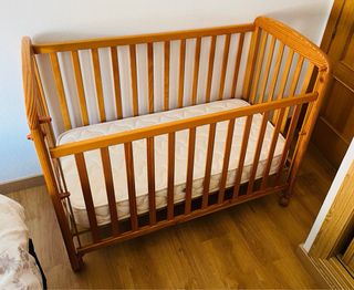 Cuna de madera para bebé