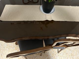 Mesa y 4 Sillas Clásicas