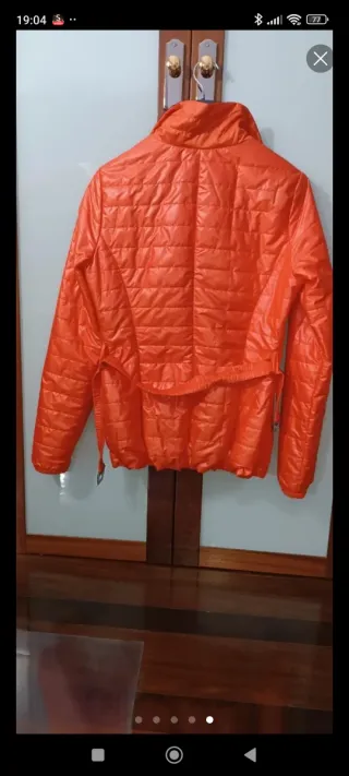 Chaqueta naranja acolchada
