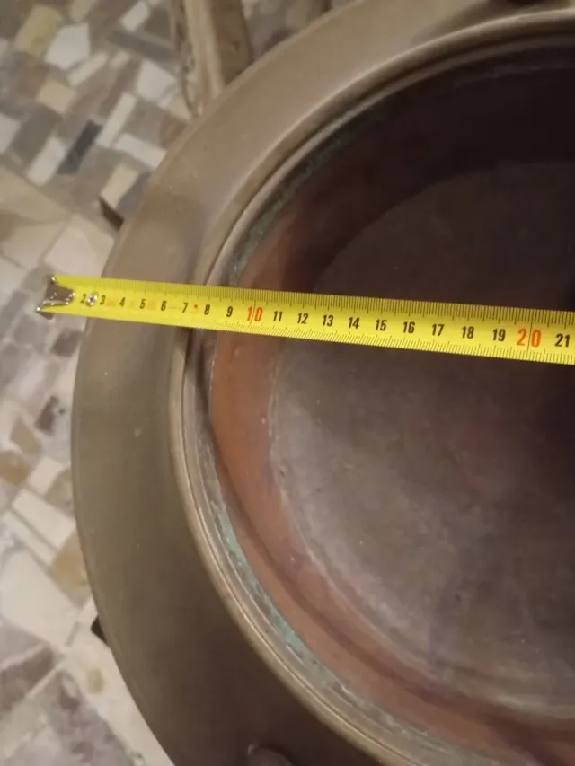 Brasero con soporte de latón