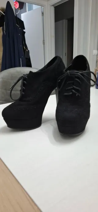 Botín plataforma cordones negro
