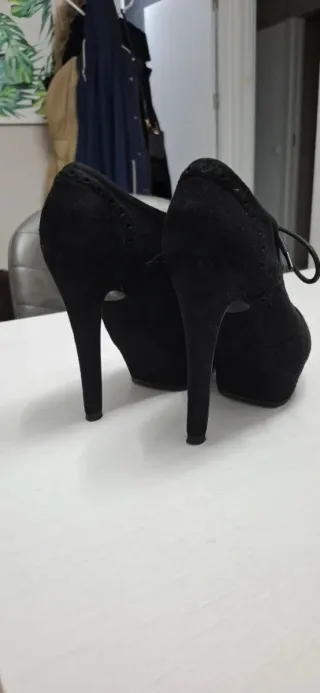 Botín plataforma cordones negro