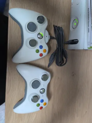 Xbox 360 Blanca +2 mandos + 11 Juegos