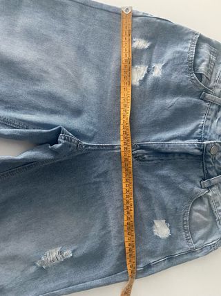 Vaqueros rotos anchos