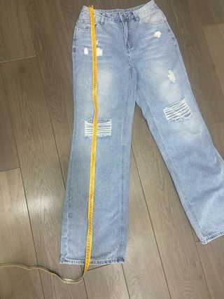 Vaqueros rotos anchos