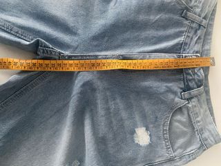 Vaqueros rotos anchos