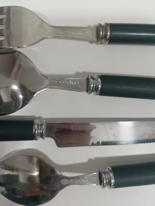 Cubiertos para una persona.