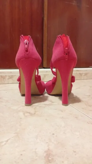 Tacones rojos con plataforma