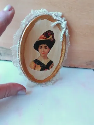 Quadretto ovale decorato