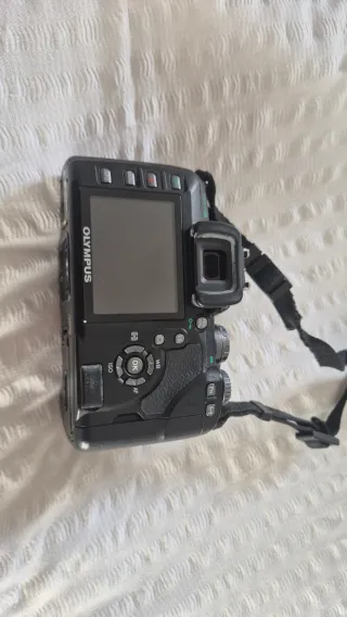 Olympus E510 + Lentes y Accesorios