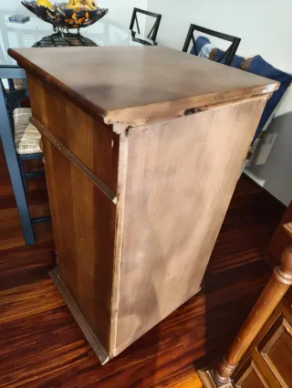 Mesitas de noche madera maciza, regalo lamparitas