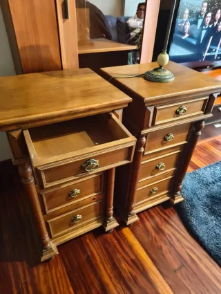 Mesitas de noche madera maciza, regalo lamparitas