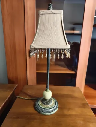 Mesitas de noche madera maciza, regalo lamparitas