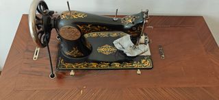 Máquina de coser Wertheim antigua