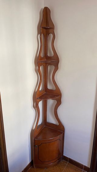 Rinconera de madera con puerta