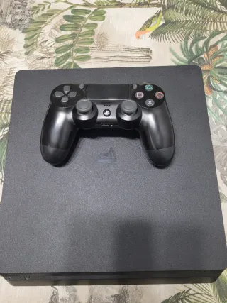 PS4 Slim Negra + Mando