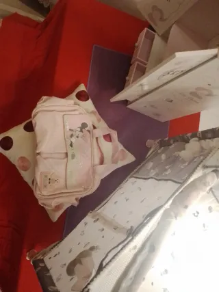 Cuna de muñecas De Cuevas con ropero