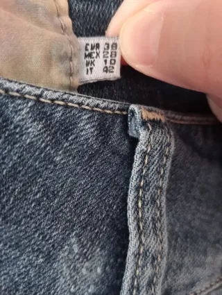 Pantalón vaquero Bershka desgastado