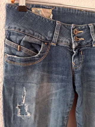 Pantalón vaquero Bershka desgastado