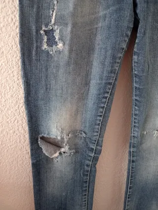 Pantalón vaquero Bershka desgastado