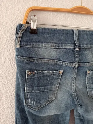 Pantalón vaquero Bershka desgastado