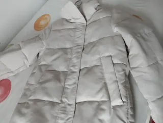 Cazadora beige acolchada