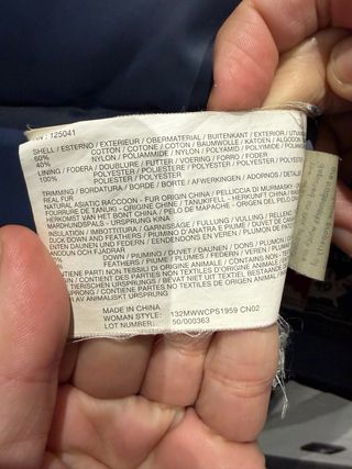 Parka Woolrich Negra con Capucha y Pelo