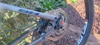 Bicicleta Eléctrica BH Gris