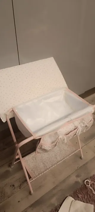 Bañera para muñecas con cambiador marca La nina